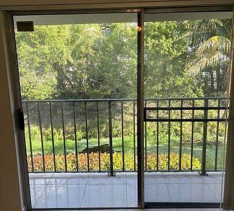 4th image of 2845 SW 22nd Ave #2010