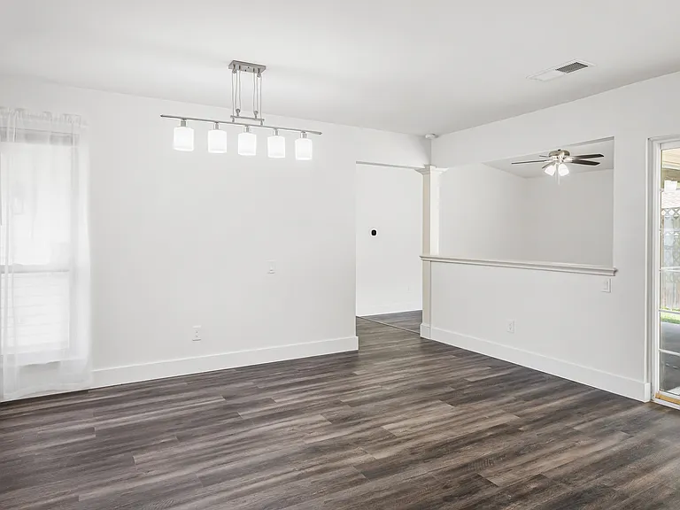 3307 Colony Dr — Photo 2