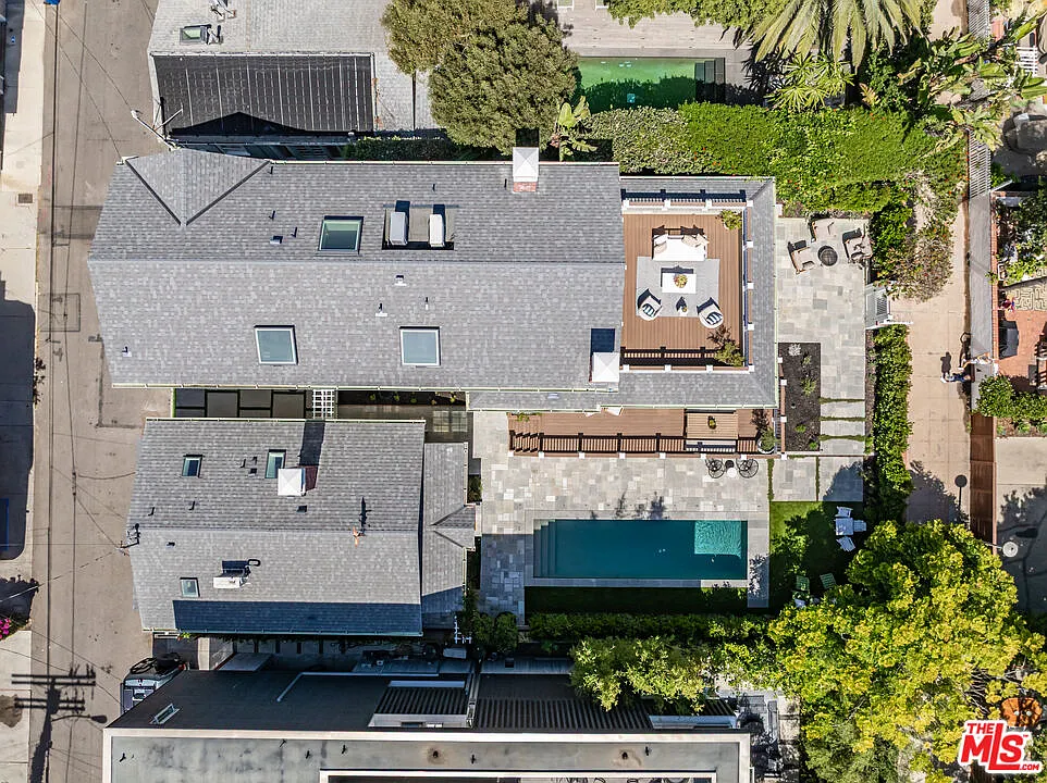 Building Photo - 29 27th Ave