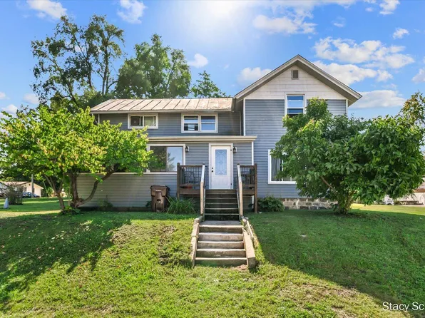 320 Division St, Freeport, MI 49325