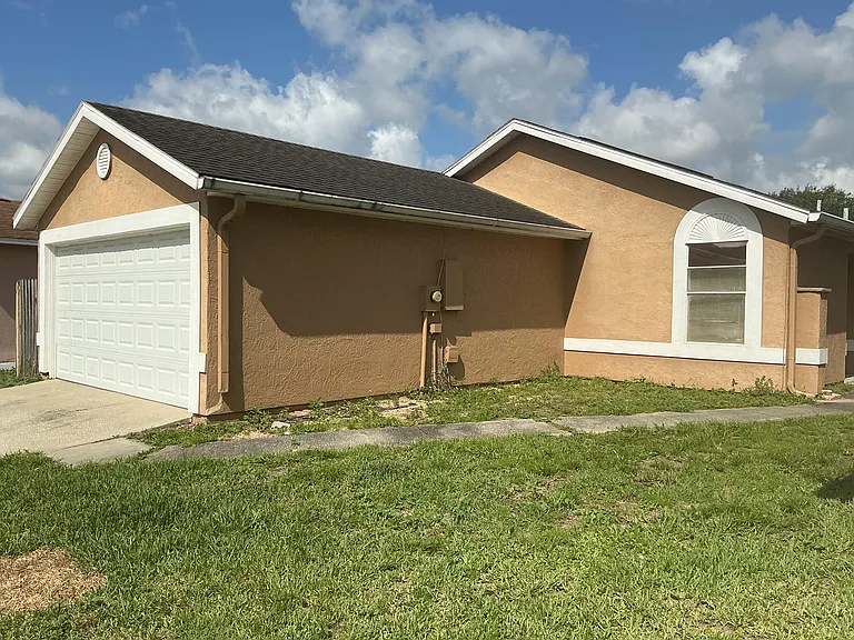 1044 Winterberry Ln — Photo 1