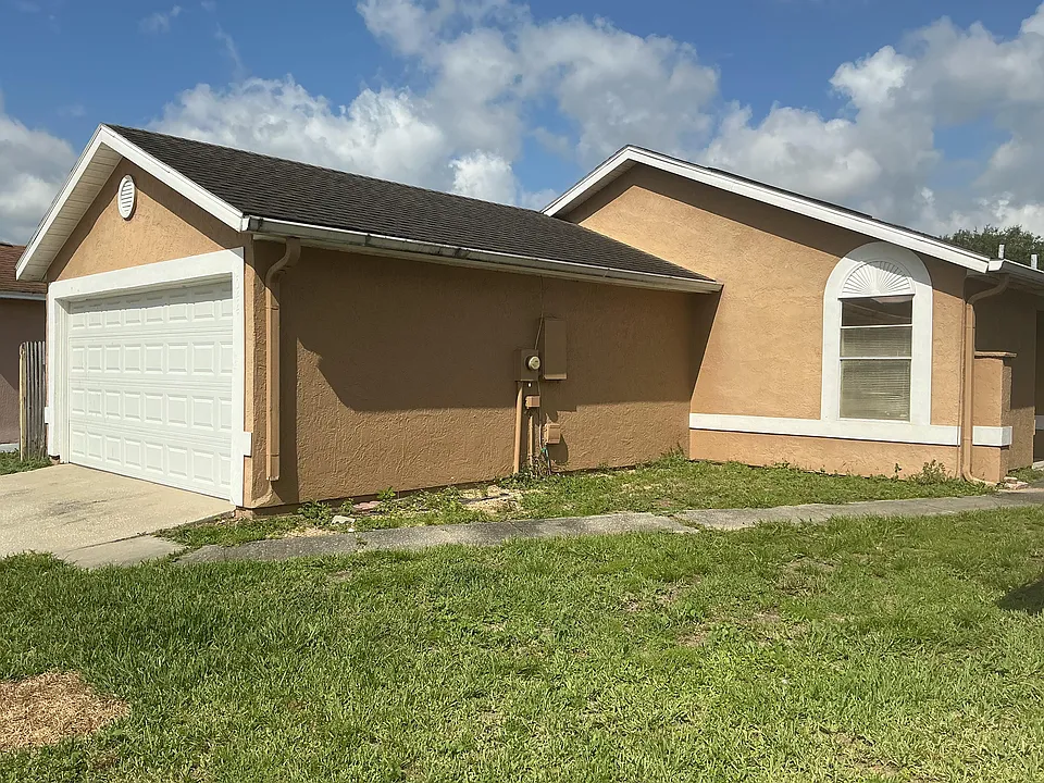 1044 Winterberry Ln