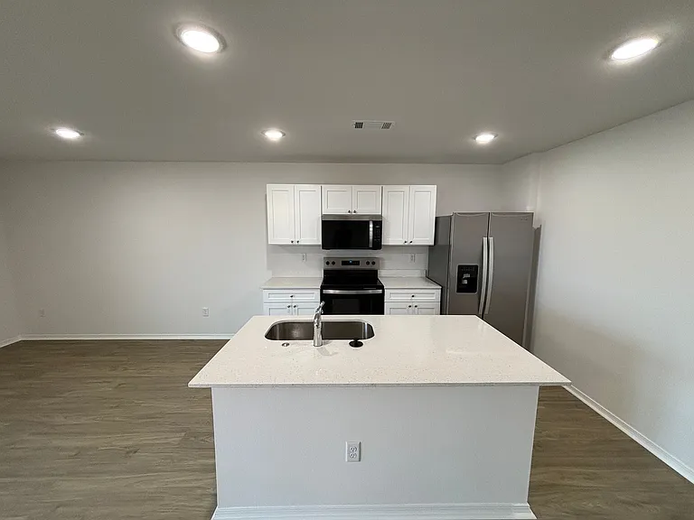 205 Preston Ln — Photo 4
