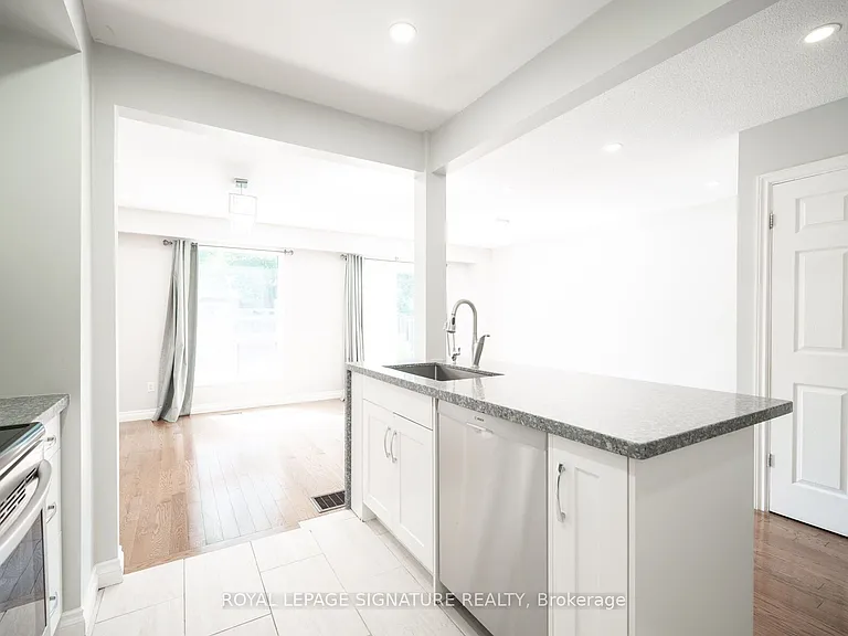 447 Ontario St N — Photo 19