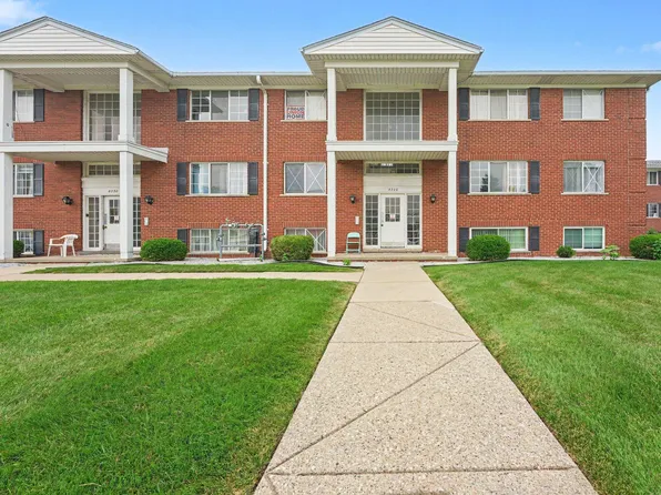 8220 Crestview Dr, Sterling Heights, MI 48312
