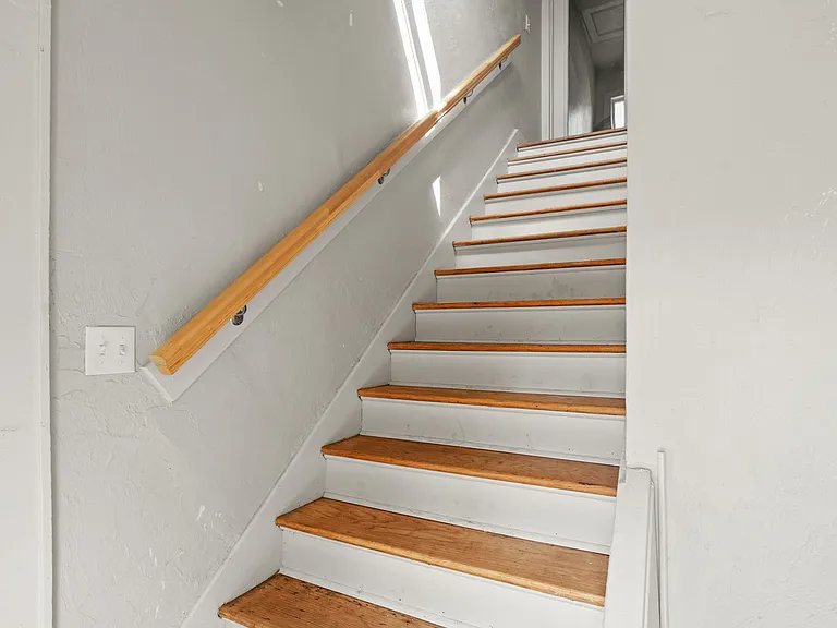 318 NW 27th St — Photo 30