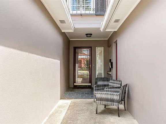 2nd image of 2411 W JETTON AVENUE