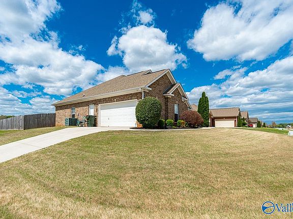 5th image of 136 Meadowridge Dr