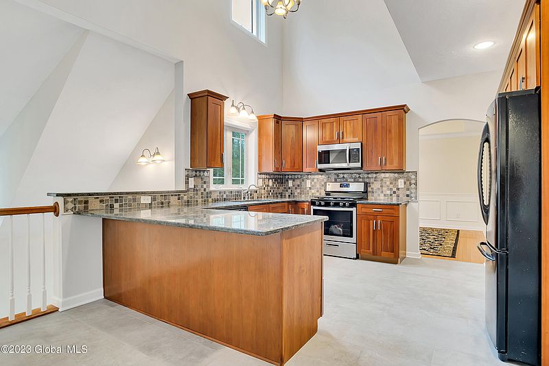 2nd image of 1155 Reynolds Road