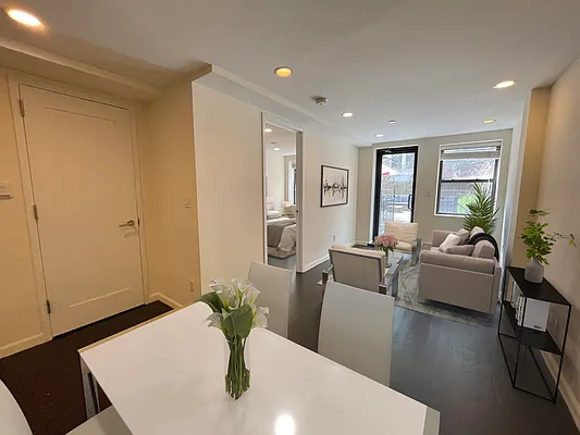 Rented by Coldwell Banker Warburg | media 10