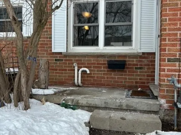 430 Pioneer Dr #6, Kitchener, ON N2P 1H6