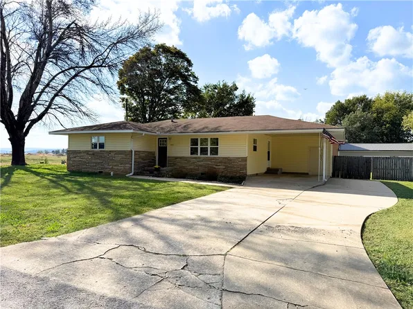 308 S Summit St, Prairie Grove, AR 72753