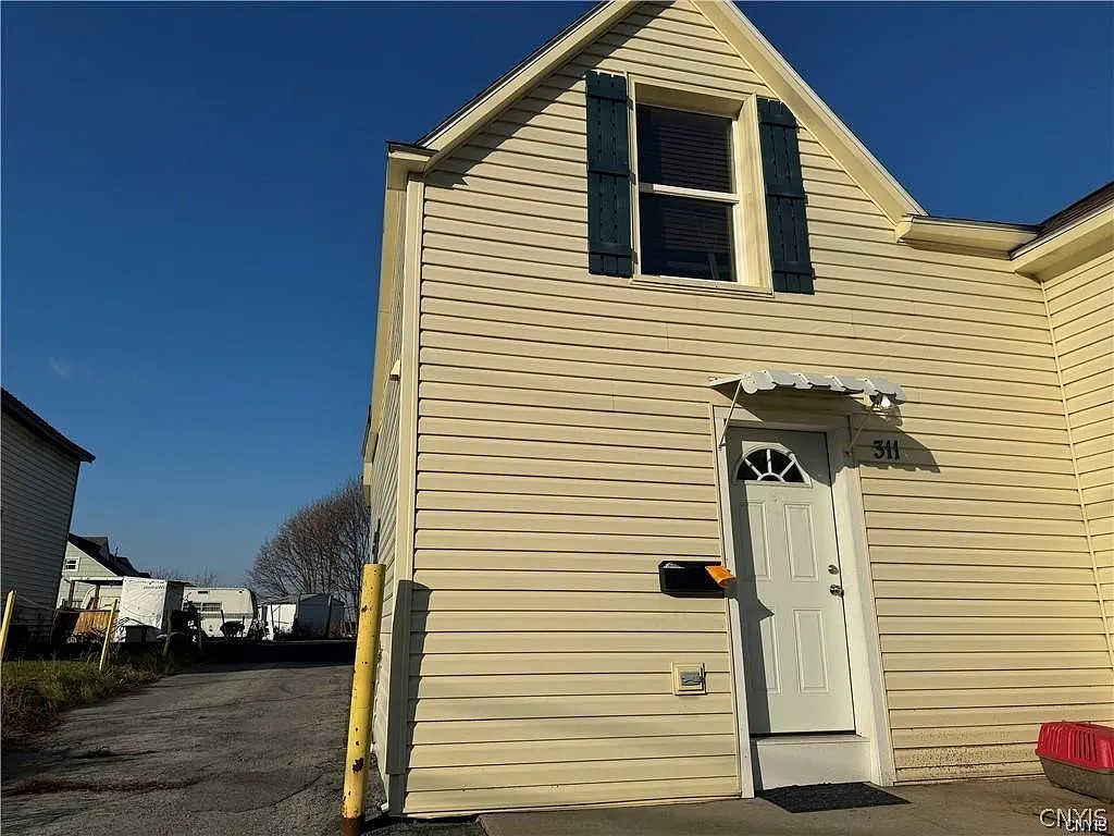 2 bed, 1.0 bath, 851 sqft, $1,150 — Photo 1