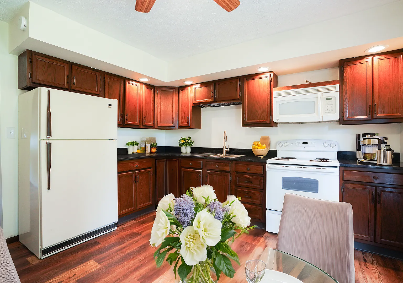 The Otto - 2 Bedroom / 1 Bath Ground Floor w/ 2 Parking Spaces — Photo 3