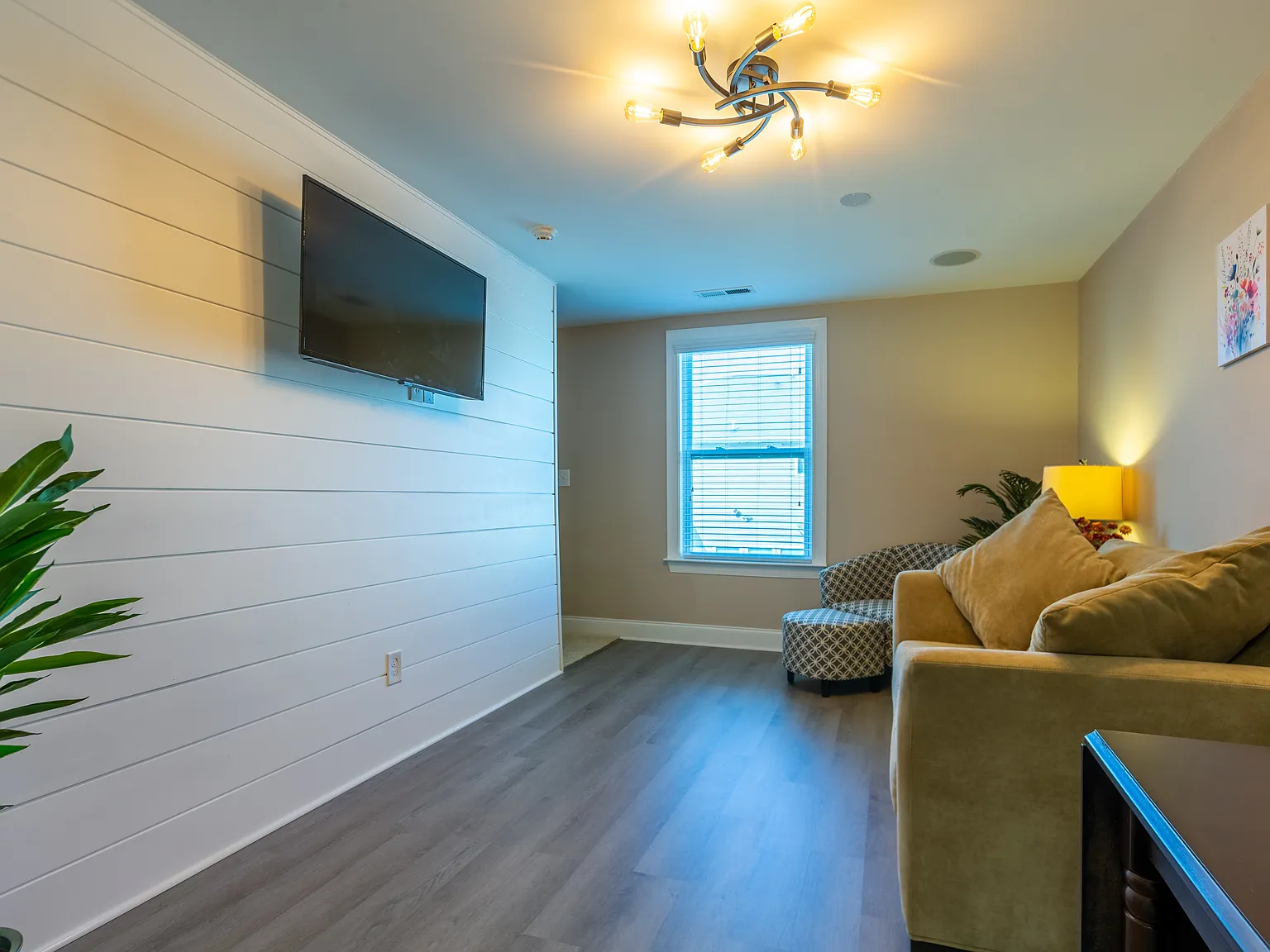 805 Poplar St — Photo 2