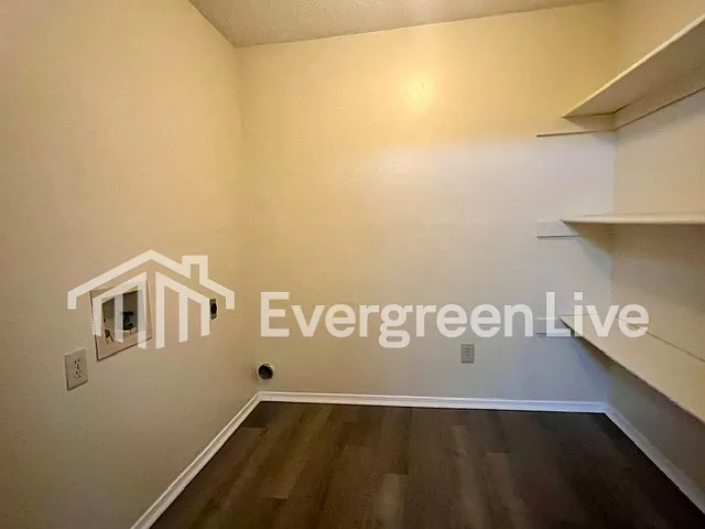 115 Willow Gardens Ct — Photo 16