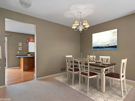 5th image of 47 Thomas Ct