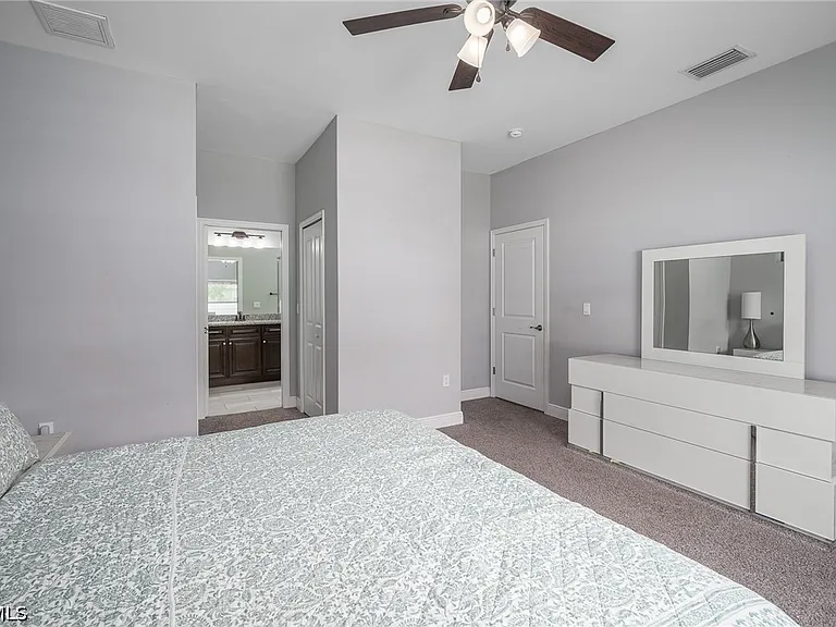 1802 NW 20th Ter — Photo 24