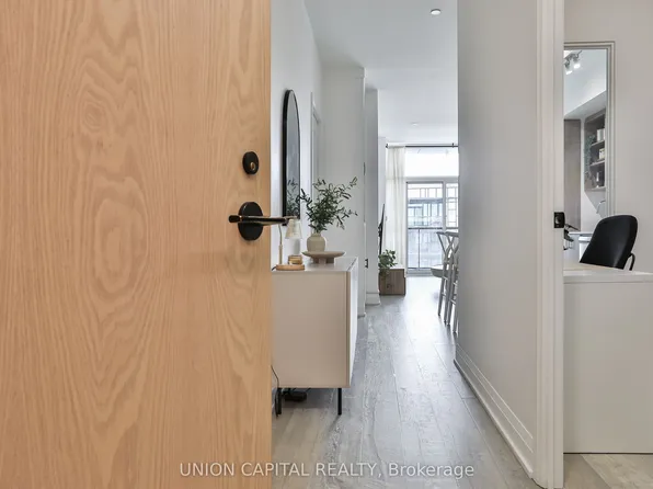 50 George Butchart Dr #303, Toronto, ON M3K 1Y2