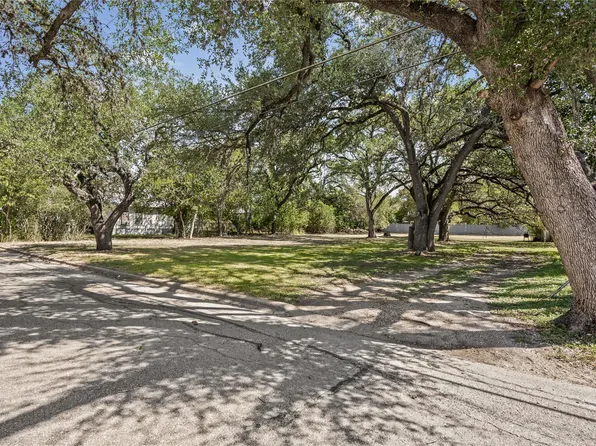 1006 N Blanco St, Lockhart, TX 78644