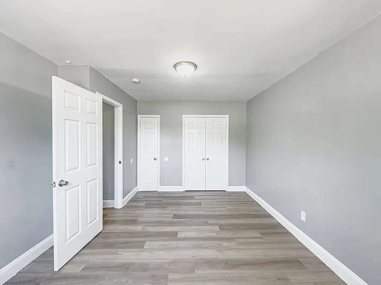 Green Park Apartments — Photo 15