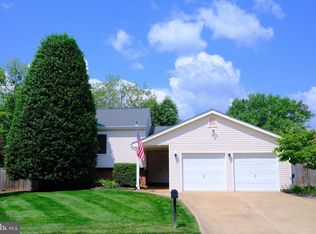 231 E Juniper Ave, Sterling, VA 20164