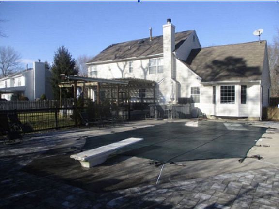 3rd image of 2020 Longewood Ln