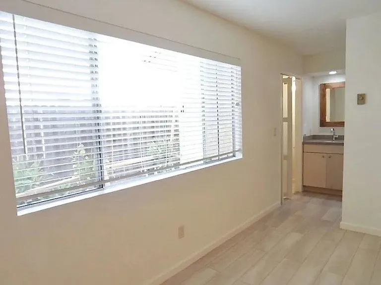 190 Evergreen Ave #A — Photo 11