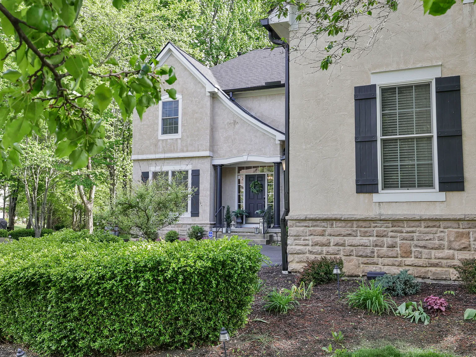 4 bed, 4104 sqft, $5,695 — Photo 4