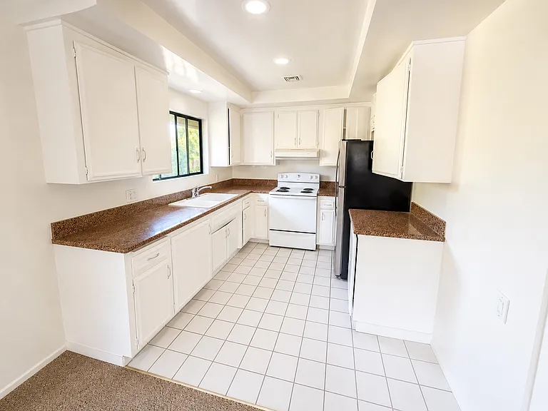 365 Cliff Dr #11 — Photo 3