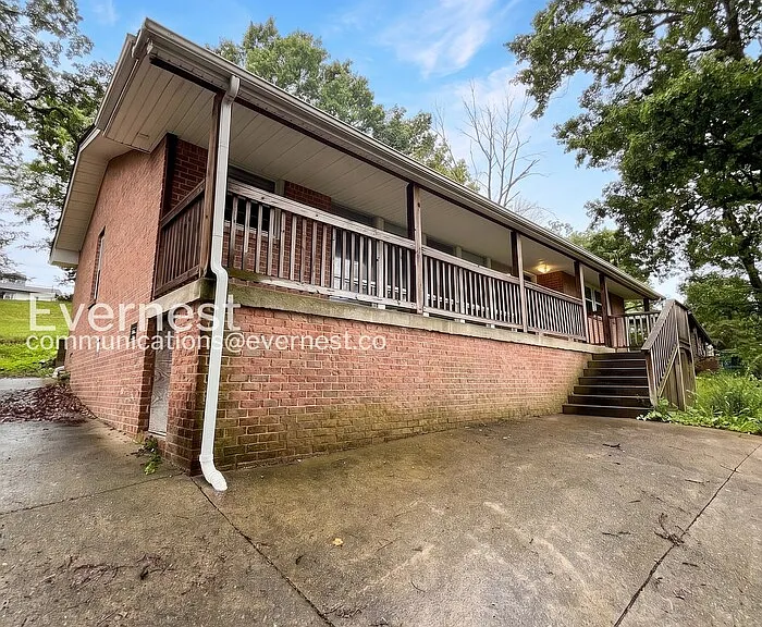 405 Cedarvalley Dr — Photo 2
