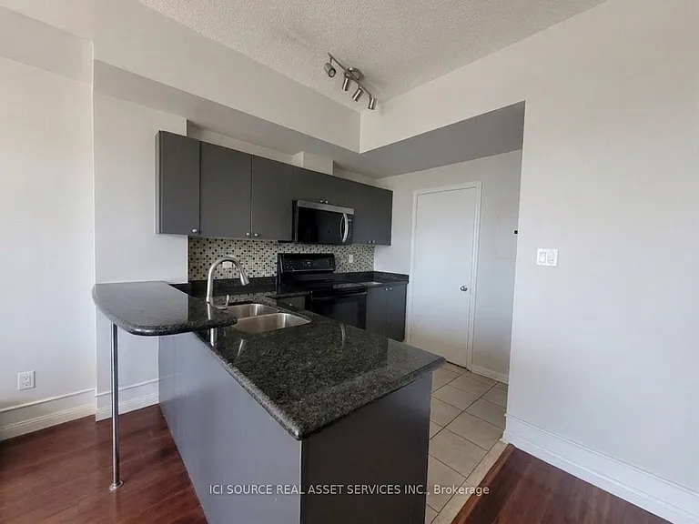 550 Front St W #411 — Photo 6