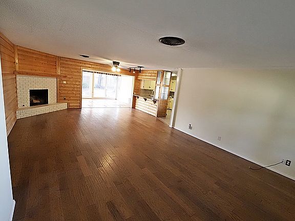 4th image of 1809 Saint Mary St