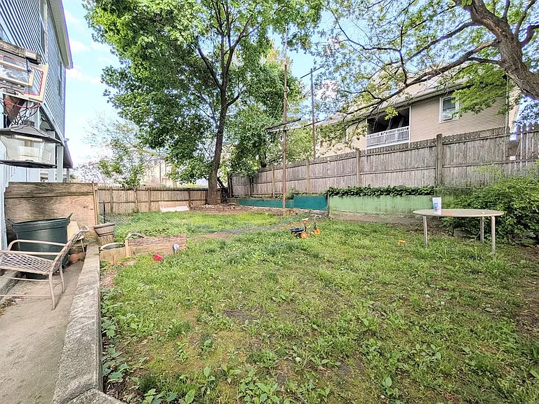 107 Catherine St — Photo 39