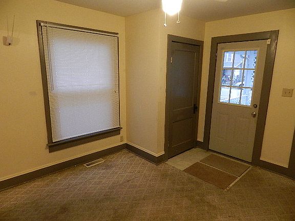 4th image of 210 Glad St