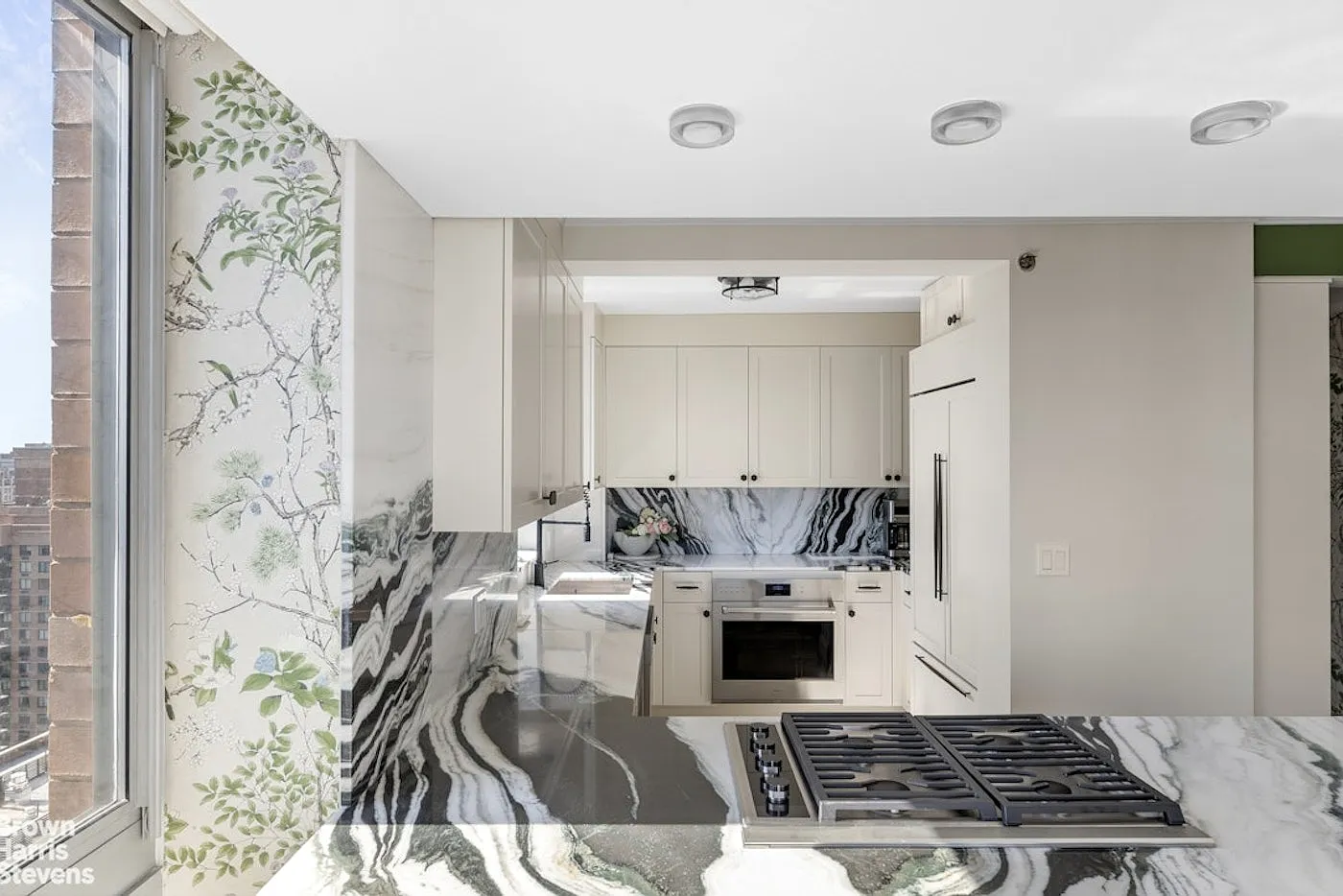 235 East 55th Street — Photo 2