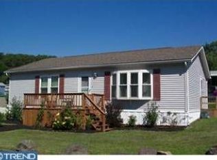 927 Lakeview Dr, Green Lane, PA 18054