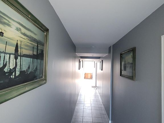 3rd image of 1054 Harrison Ave APT 3