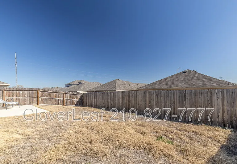 227 Stevens Smt — Photo 8