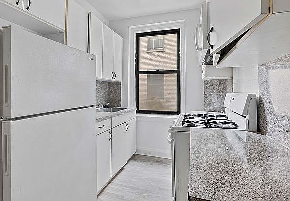 2nd image of 4309 40th St APT 5L