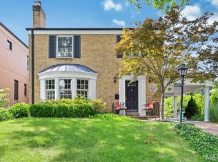 8124 Stratford Dr, Saint Louis, MO 63105