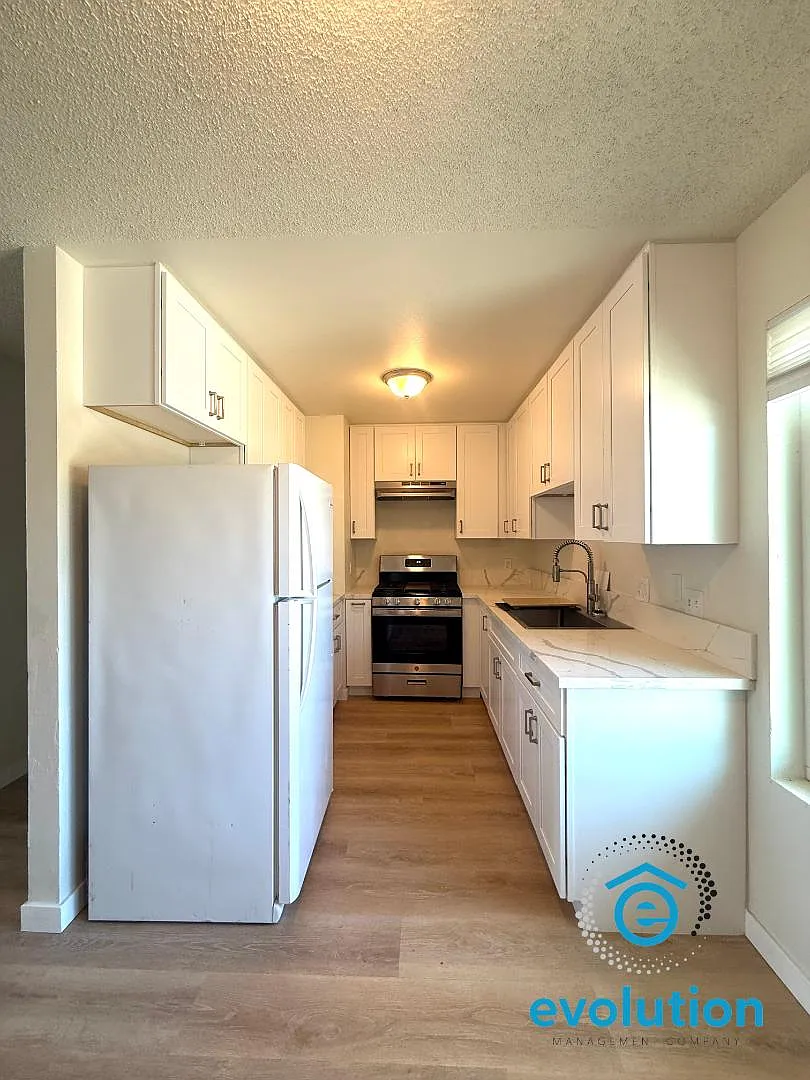 3734 Sunset Ln - Apt 9 — Photo 2