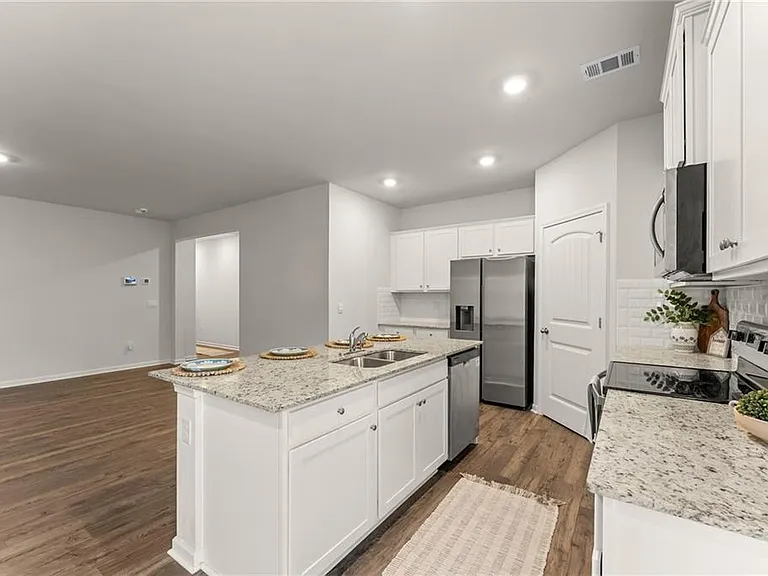 300 Stoneybrook Dr — Photo 10