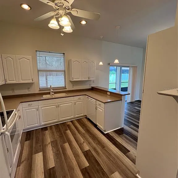4733 S Cranberry Blvd — Photo 4