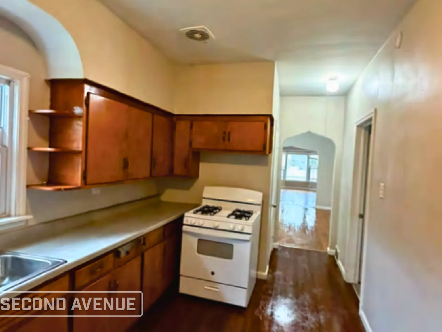 4 bed, 1.0 bath, 1920 sqft, $1,999 — Photo 3