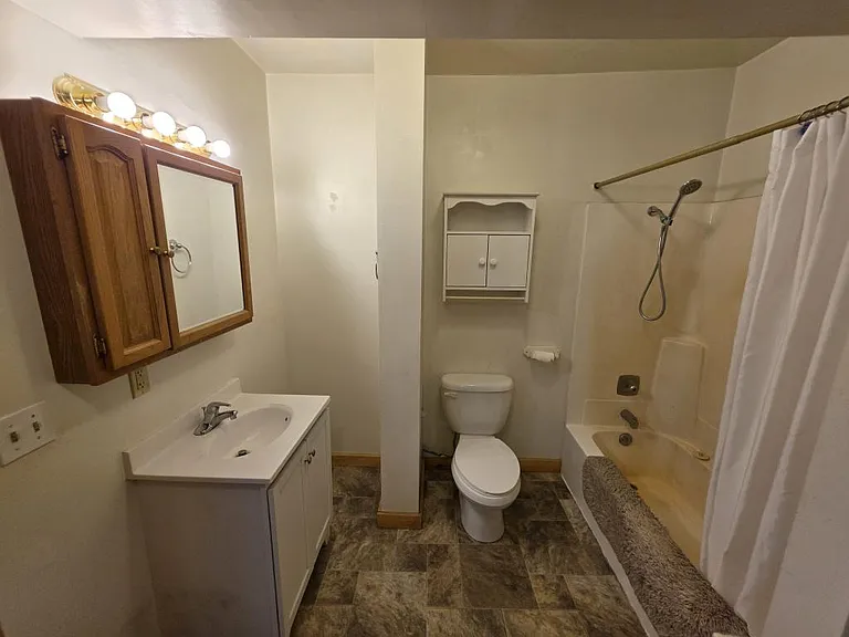 11934 Goodview Ave — Photo 34