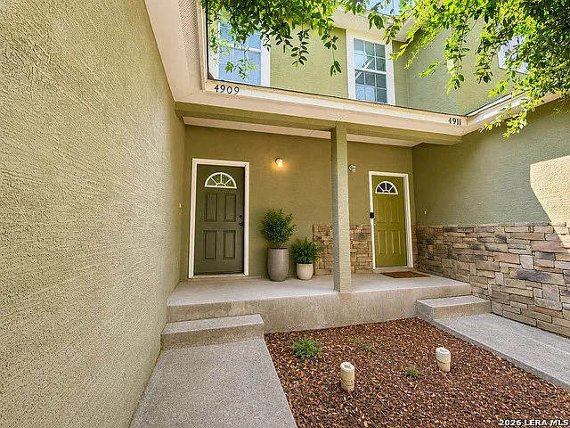 3 bed, 2.5 bath, 1245 sqft, $1,450 — Photo 2