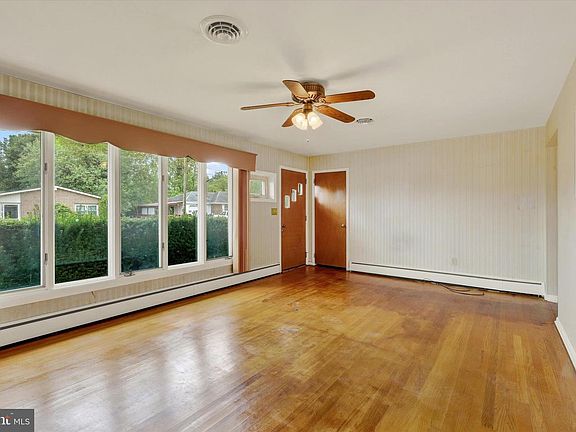 4th image of 115 Downey Dr