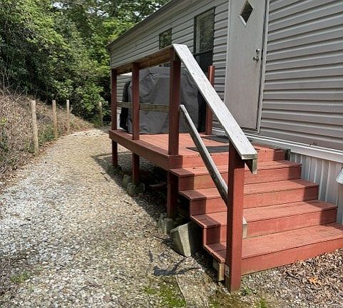 2nd image of 912 Lyle Downs Rd