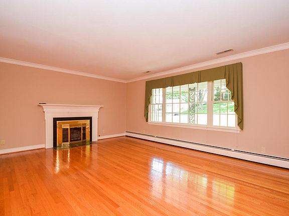 4th image of 4841 Brookwood Dr